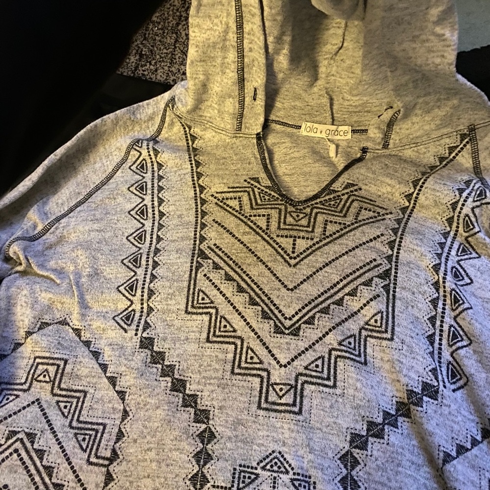 Gray Hooded Sweatshirt With Tribal Design Size 1X